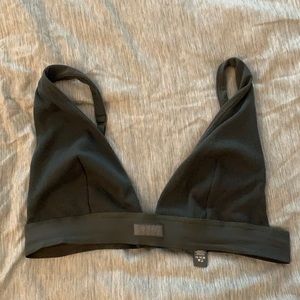 SKIMS PLUNGE BRA
